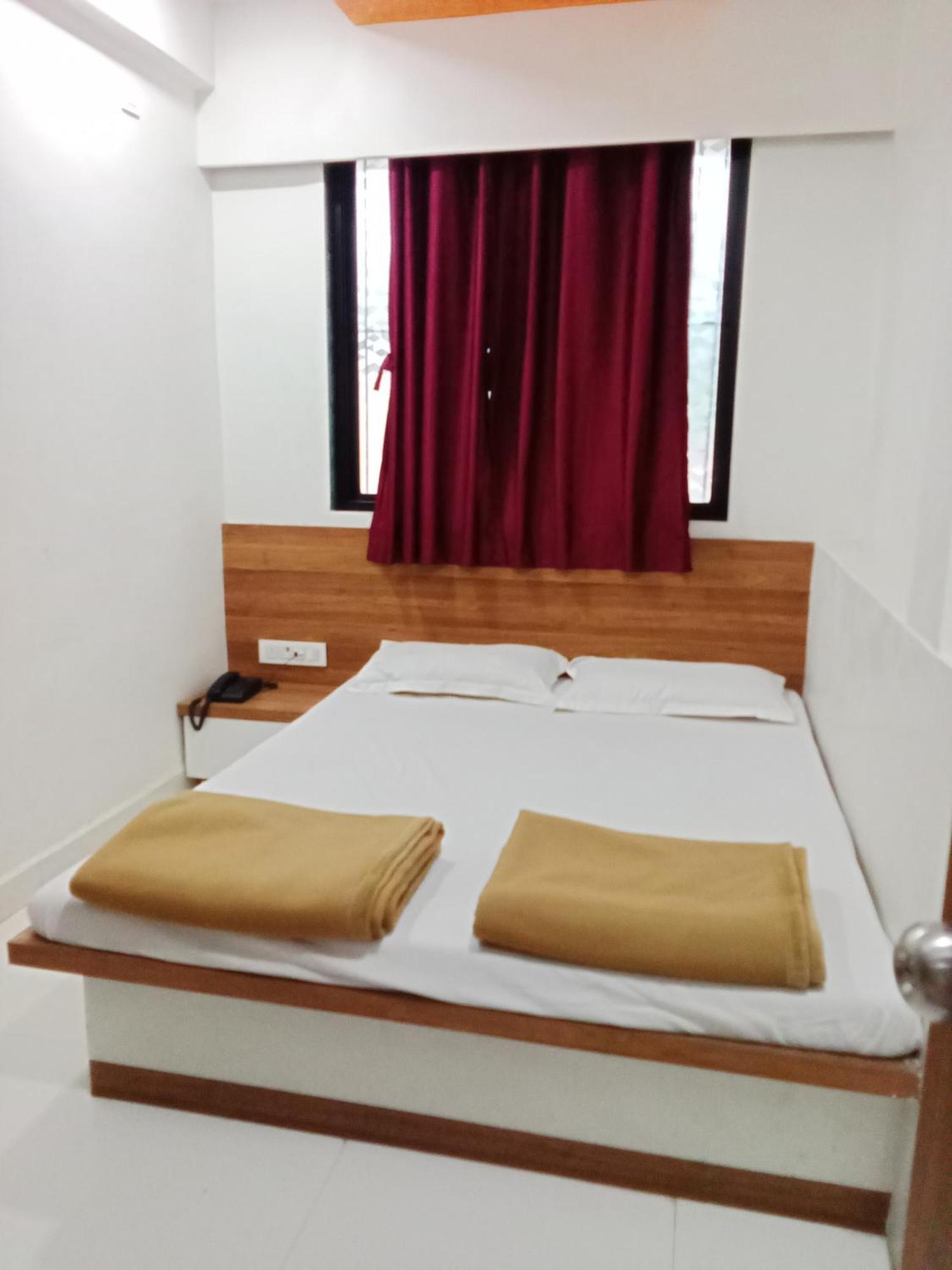 Hotel Shreejay Mahad Exterior photo